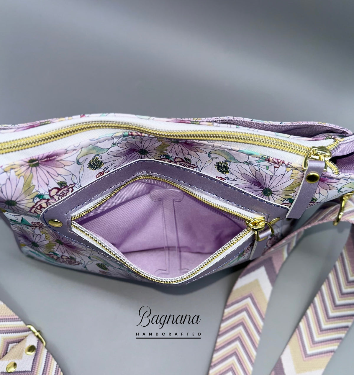 Garden Daisy Crossbody